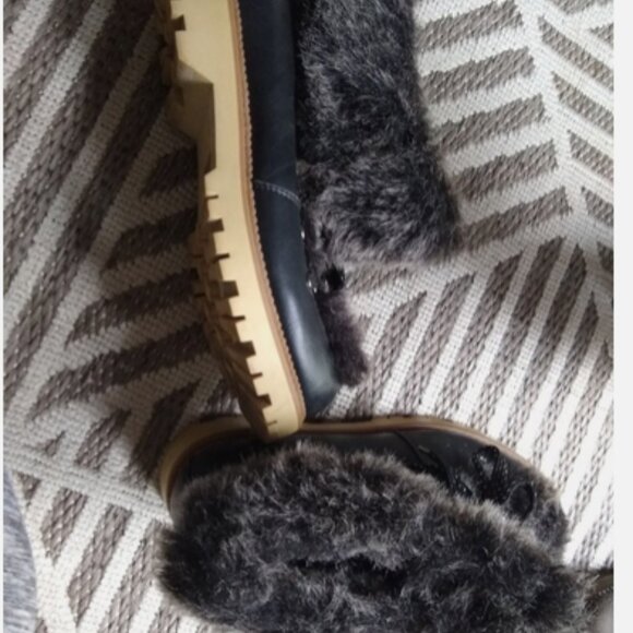 Sam Edelman black leather hikers with faux fur 9 M - Excellent Used - Picture 6 of 6